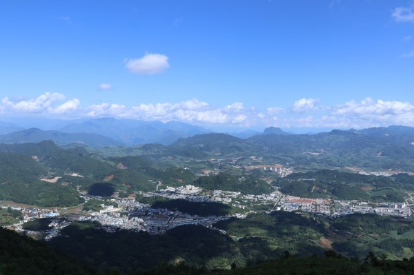 "镇康"具有"国门在城中,一城连两国"的独特景观,被评为"国家园林县城"
