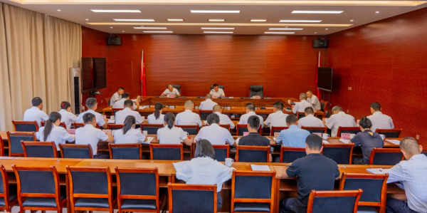市纪委监委开展理论学习中心组2025年度第6次集中学习